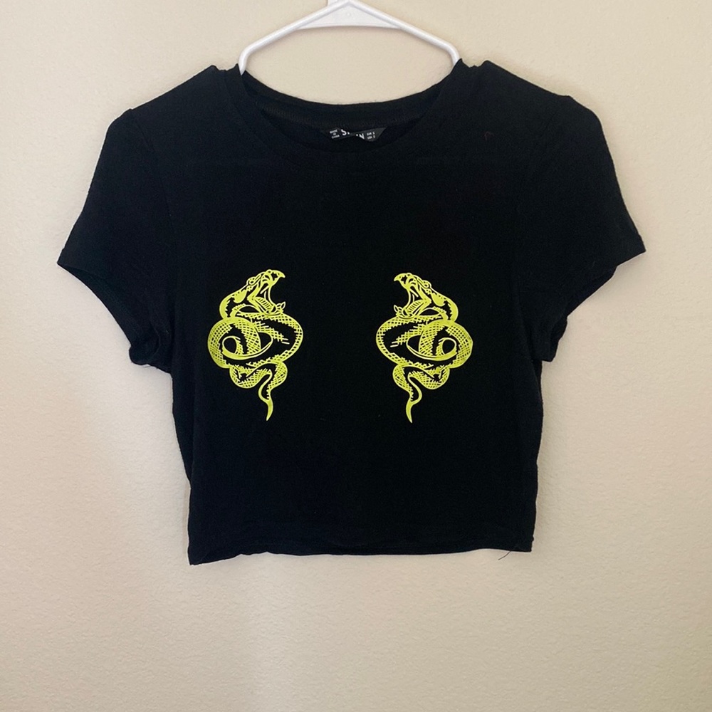 CROPPED SNAKE TEE